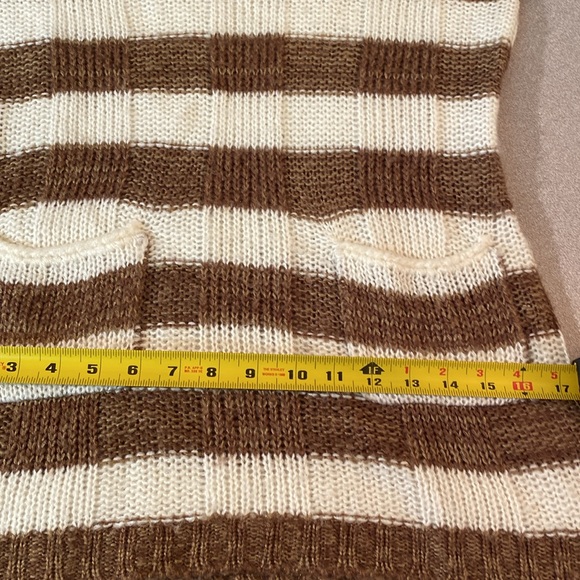 Canyon River Blues - v-neck sweater. Size M - Picture 8 of 9